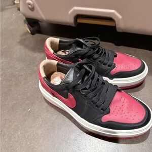 Nike Low-Top Sneakers in Black & Red Women’s size 7